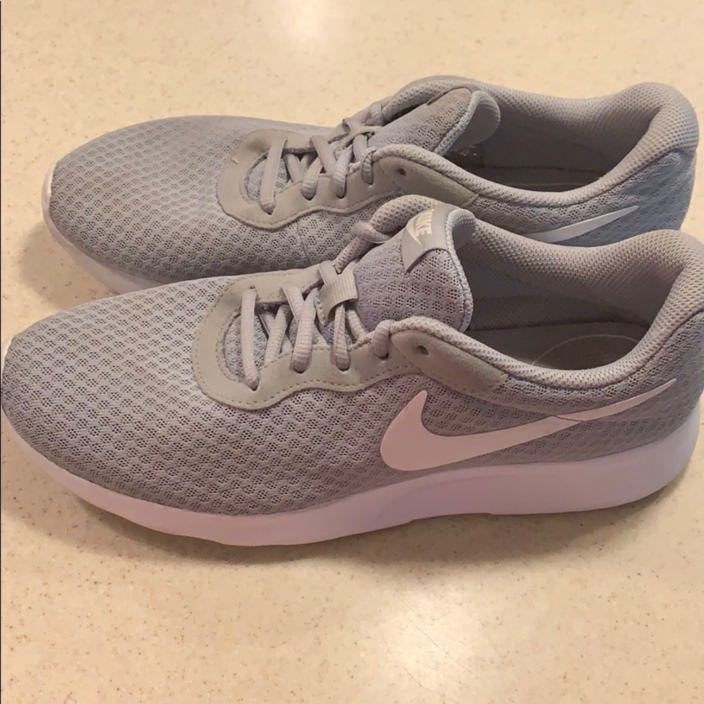 nike tanjun shoes price